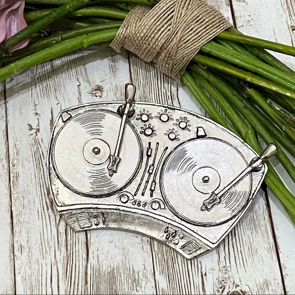 SILVER STAR Disc Jockey DJ Music Turn Table Silver Belt Buckle - Picture 2 of 10